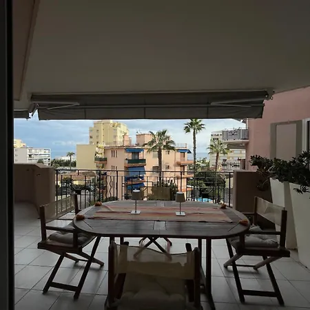 Beautiful Very Close To The Sea Apartment *